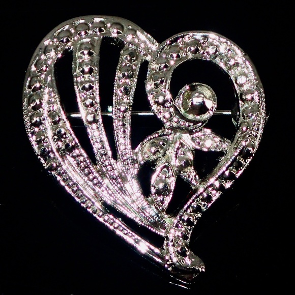 Vintage Child's Heart Theme Silver Tone Fancy Stylized Brooch Lapel Pin 1" Jewel - Picture 2 of 7